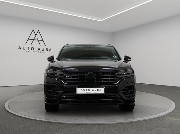 Volkswagen Touareg 2 of 5
