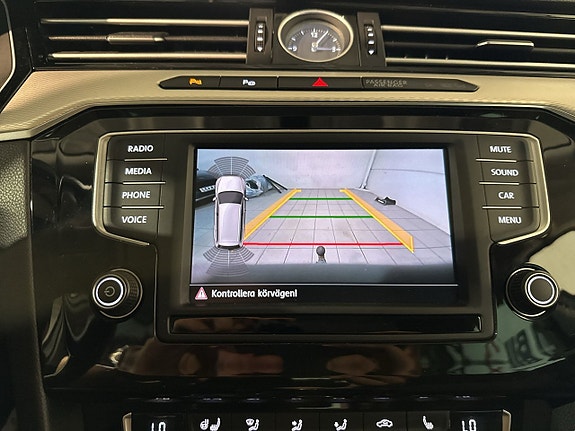 Volkswagen Passat Alltrack 15 of 22