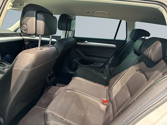 Volkswagen Passat Alltrack 13 of 22