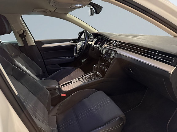Volkswagen Passat Alltrack 10 of 22