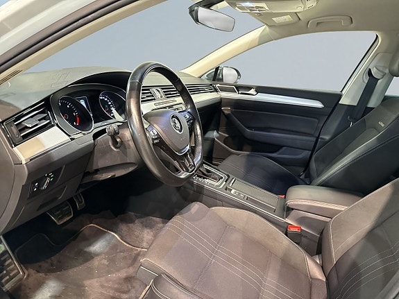 Volkswagen Passat Alltrack 7 of 22