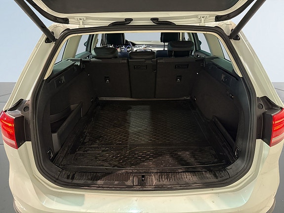 Volkswagen Passat Alltrack 12 of 22