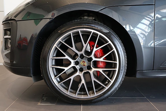 Porsche Macan GTS 4 of 5