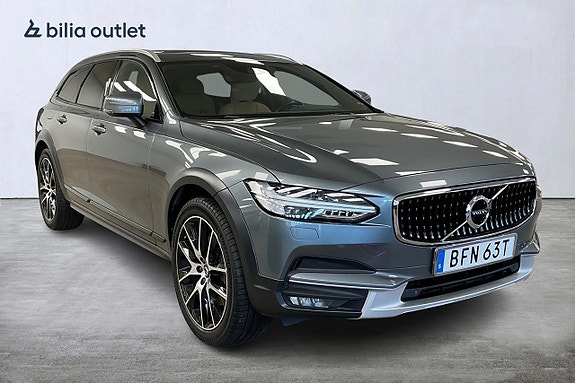Volvo V90 Cross Country 2 of 5