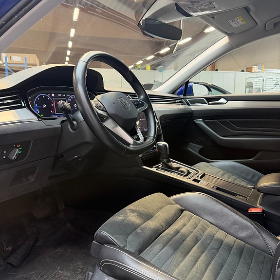 Volkswagen Passat 9 of 14