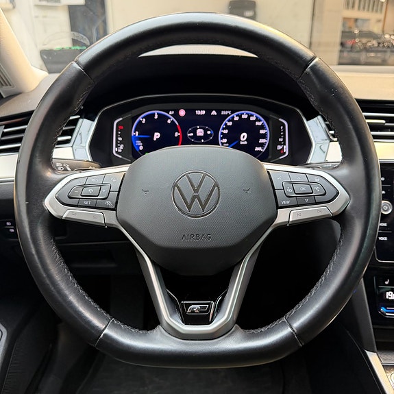 Volkswagen Passat 11 of 14