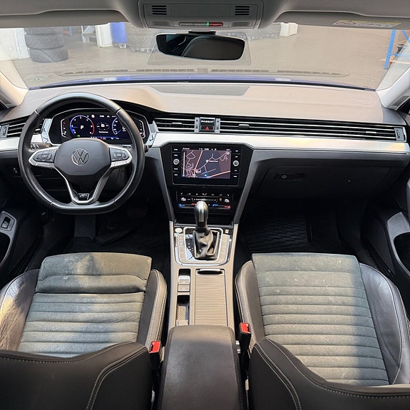 Volkswagen Passat 10 of 14