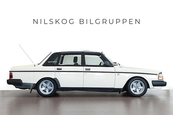Volvo 240 3 of 5
