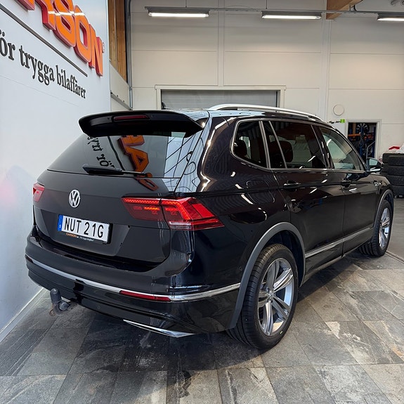 Volkswagen Tiguan Allspace 4 of 12