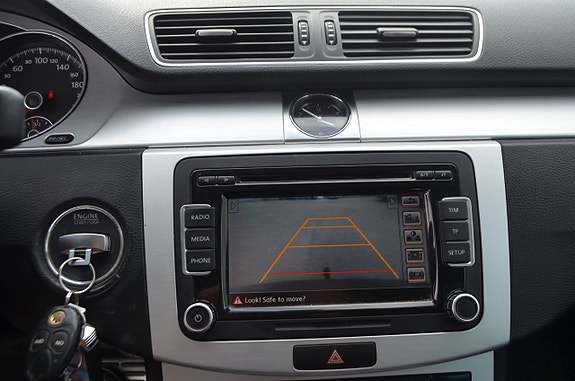 Volkswagen Passat Alltrack 17 of 19