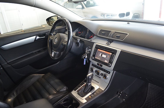 Volkswagen Passat Alltrack 12 of 19