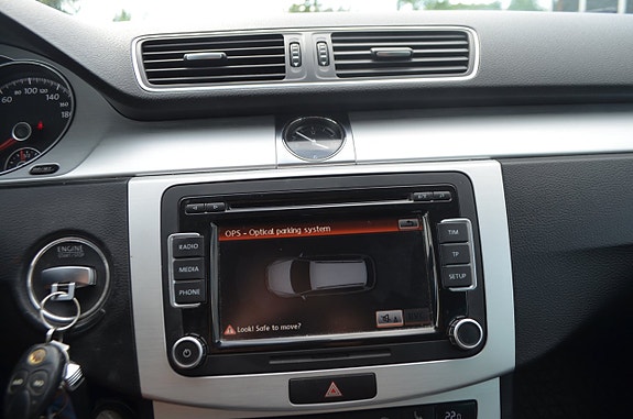 Volkswagen Passat Alltrack 16 of 19