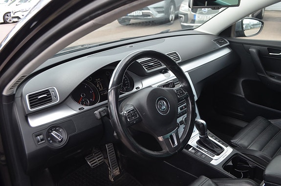 Volkswagen Passat Alltrack 13 of 19