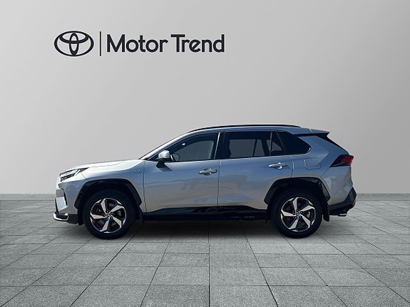 Toyota RAV4 Plug-in Hybrid 3 of 5