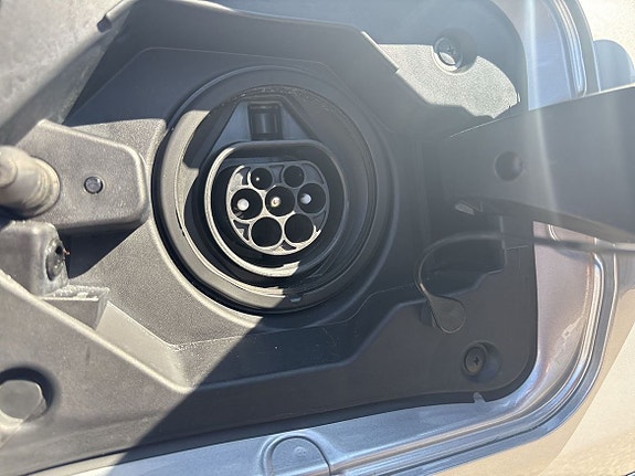 Toyota RAV4 Plug-in Hybrid 14 of 26