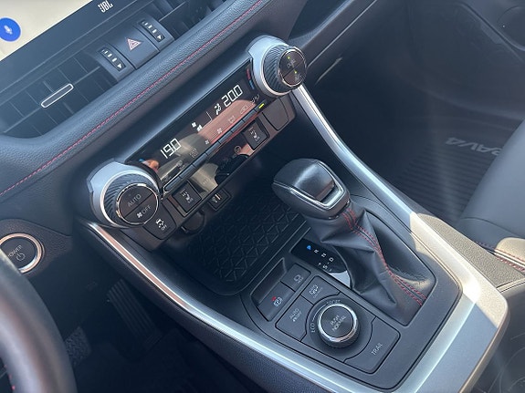 Toyota RAV4 Plug-in Hybrid 21 of 26