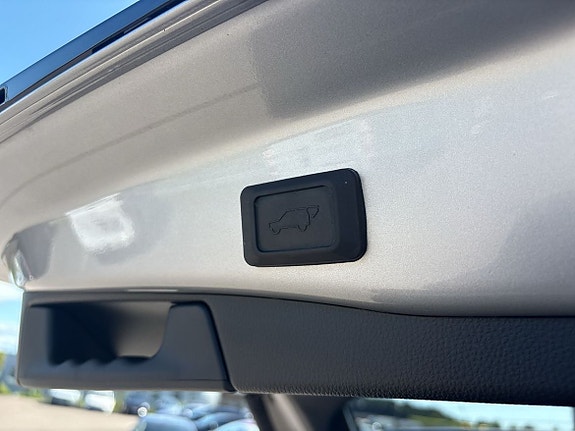 Toyota RAV4 Plug-in Hybrid 16 of 26