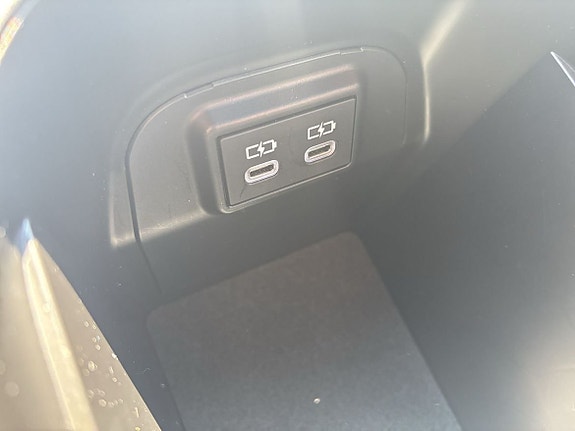 Toyota RAV4 Plug-in Hybrid 26 of 26