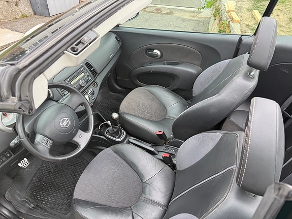 Nissan Micra C+C 3 of 5