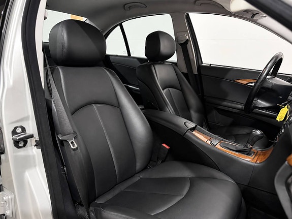 Mercedes-Benz E220 22 of 22