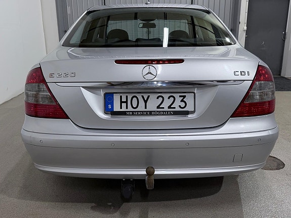 Mercedes-Benz E220 4 of 22