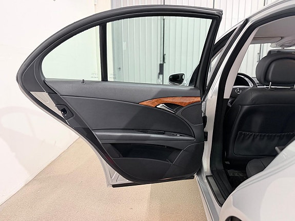 Mercedes-Benz E220 16 of 22