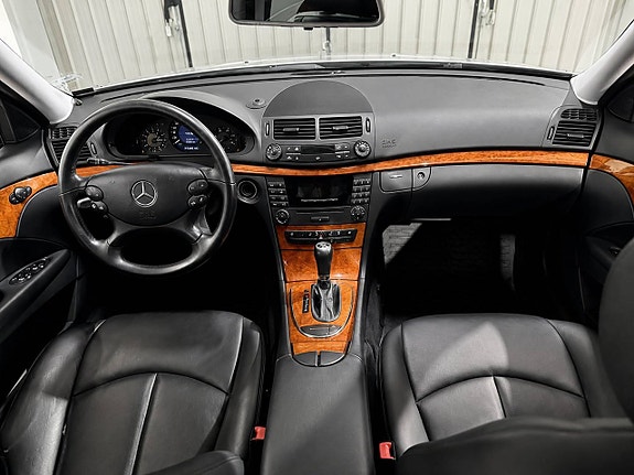 Mercedes-Benz E220 11 of 22