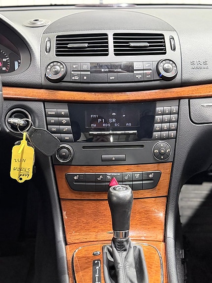 Mercedes-Benz E220 14 of 22