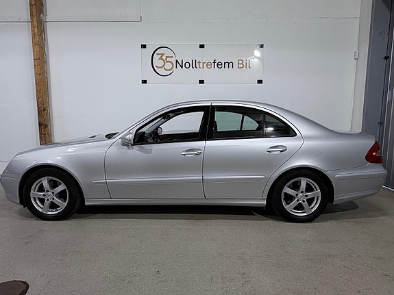 Mercedes-Benz E220 2 of 22