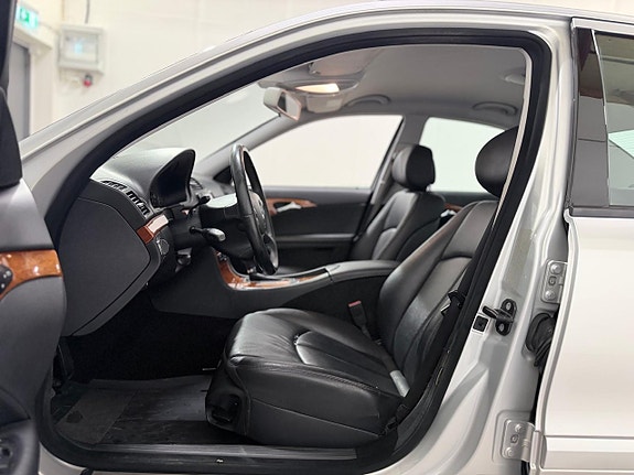 Mercedes-Benz E220 9 of 22