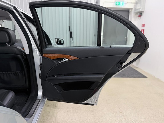 Mercedes-Benz E220 18 of 22