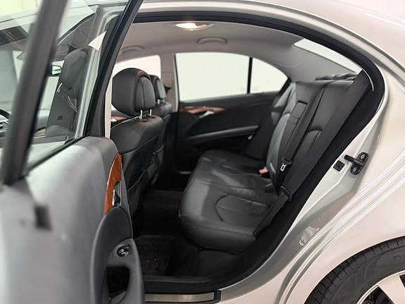 Mercedes-Benz E220 17 of 22