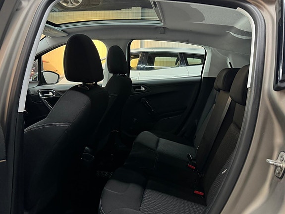Peugeot 208 17 of 17
