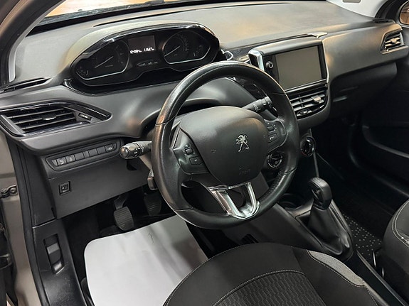 Peugeot 208 7 of 17