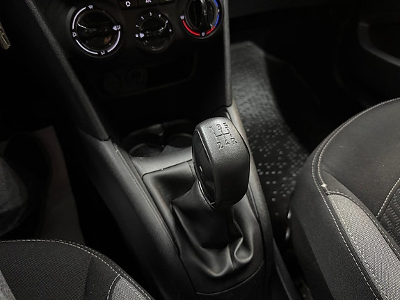 Peugeot 208 15 of 17