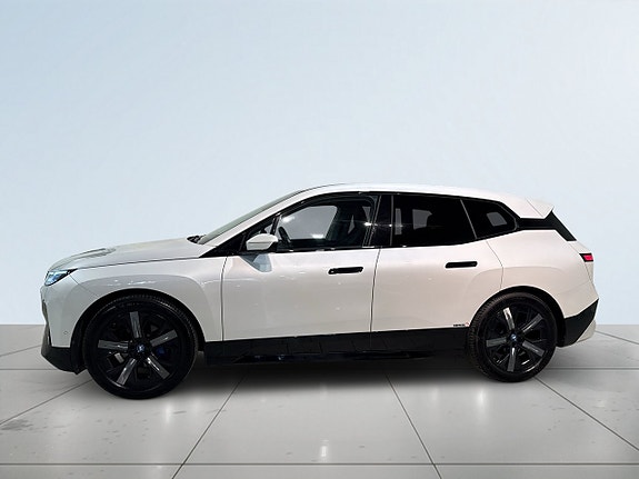 BMW iX 4 of 5