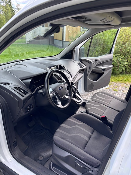 Ford Transit Connect 4 of 5
