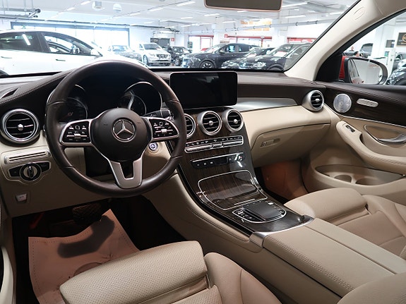 Mercedes-Benz GLC300 e 17 of 30