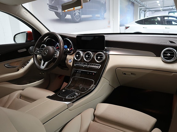 Mercedes-Benz GLC300 e 19 of 30
