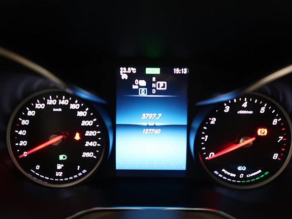 Mercedes-Benz GLC300 e 22 of 30