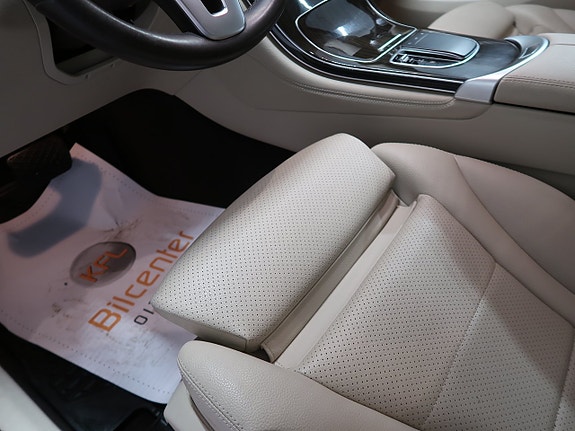 Mercedes-Benz GLC300 e 21 of 30