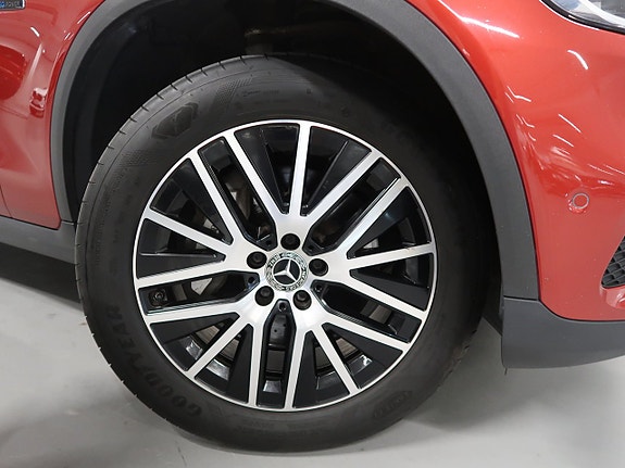 Mercedes-Benz GLC300 e 12 of 30