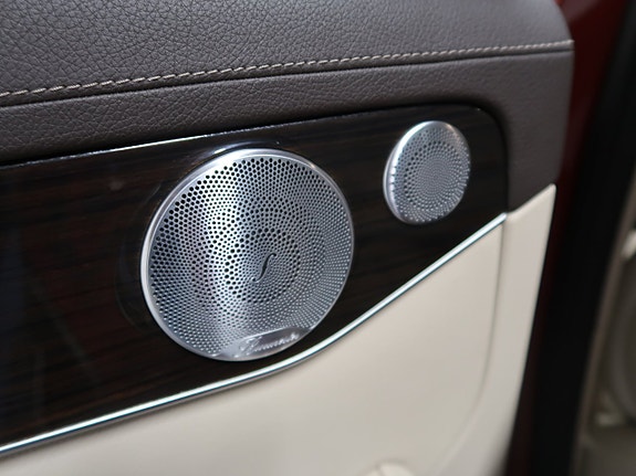 Mercedes-Benz GLC300 e 30 of 30