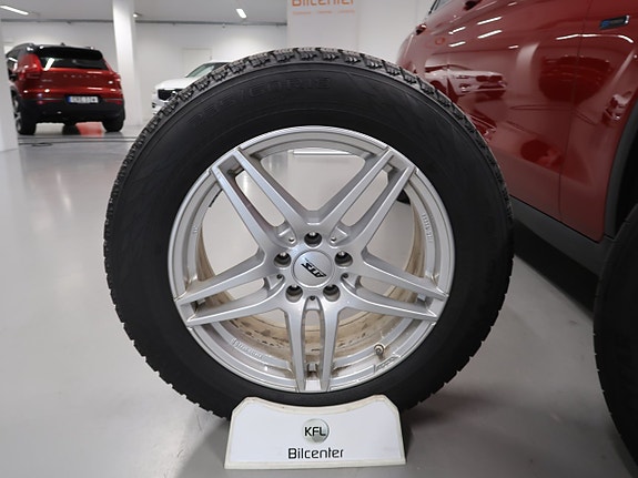 Mercedes-Benz GLC300 e 13 of 30