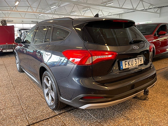 Ford Focus 2 of 5