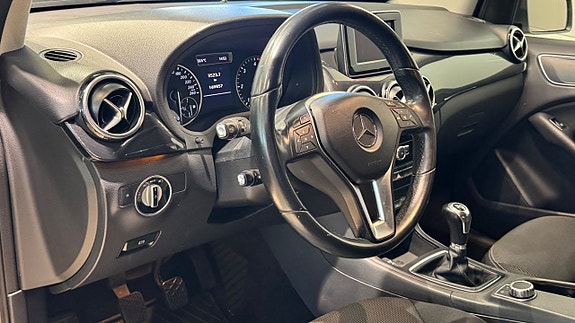Mercedes-Benz B200 7 of 13