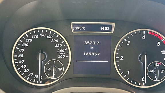 Mercedes-Benz B200 8 of 13