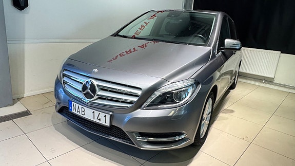Mercedes-Benz B200 4 of 5