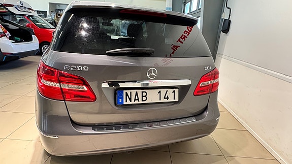 Mercedes-Benz B200 10 of 13