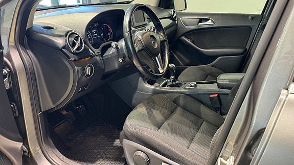 Mercedes-Benz B200 6 of 13
